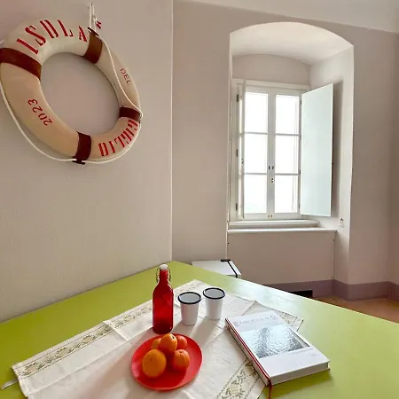 Faro Capel Rosso * Giglio Castello