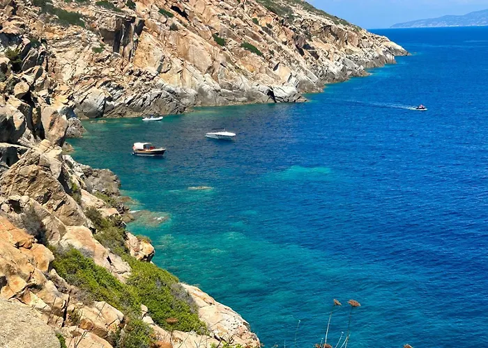 Faro Capel Rosso منتجع